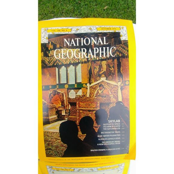 Vintage Bundle of four (4) 1974 National Geographic magazines - Picture 4 of 8